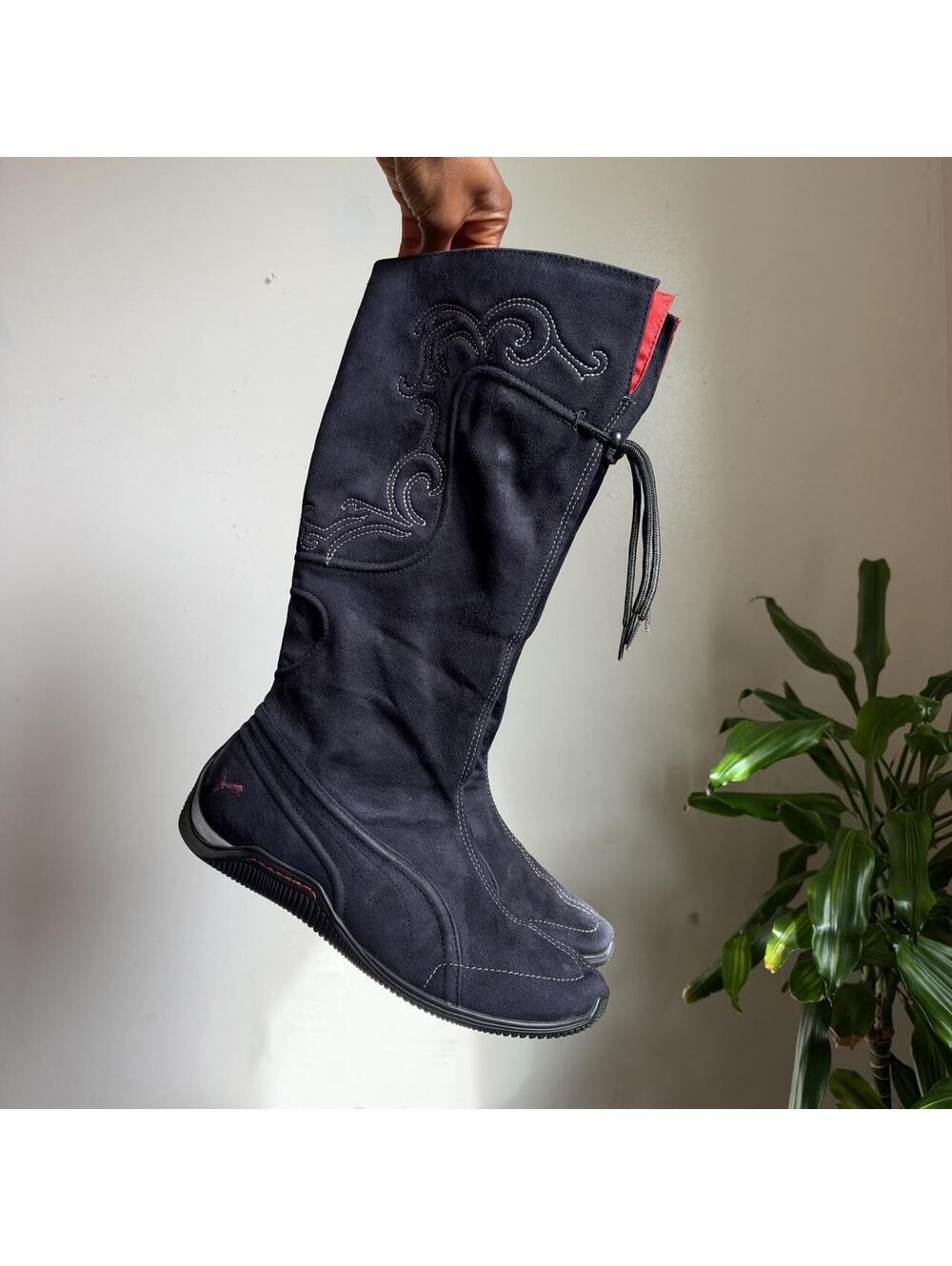 2000s Puma black Suede Knee High Boxing pull on Boots Red Satin Lining US 9